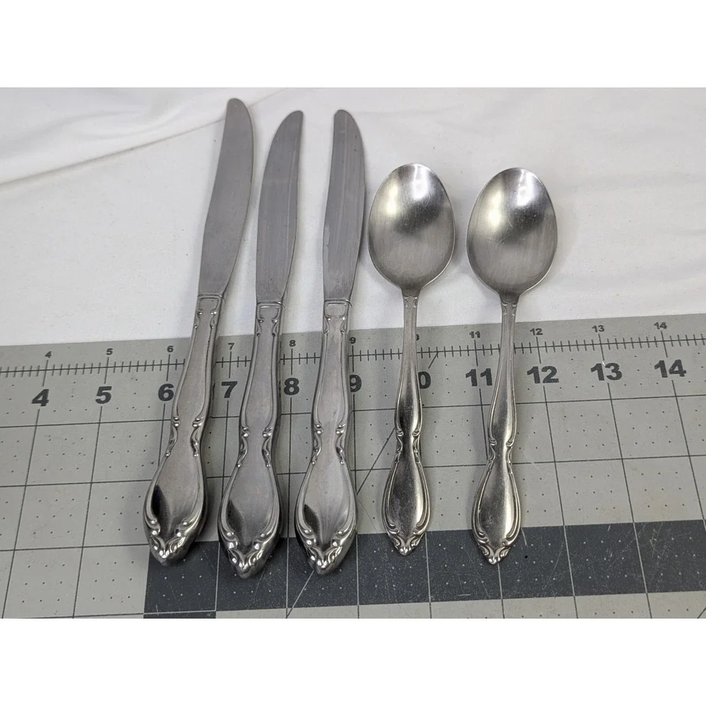 Oneida Stainless Deluxe Spoon Knife Lot‎